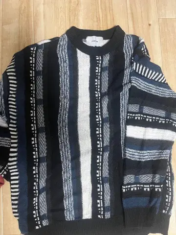 CONFIRM 기하학 패턴 니트 스웨터 네이비