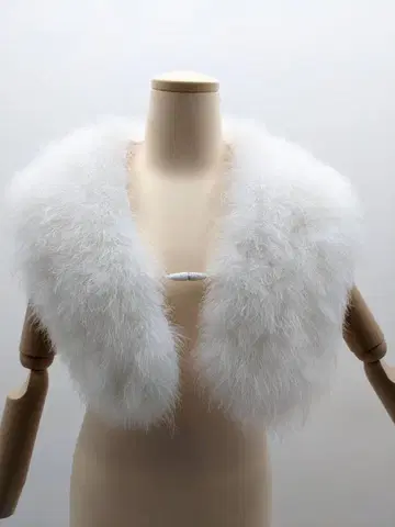 화이트 퍼, 숄, 성인식