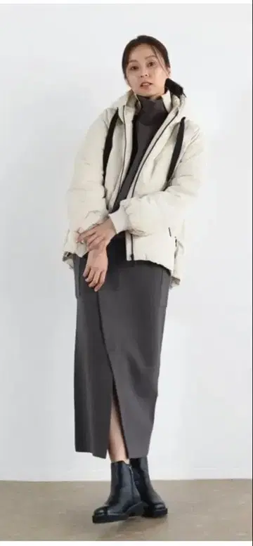 스콧 클럽 프론트 슬릿 니트 스커트