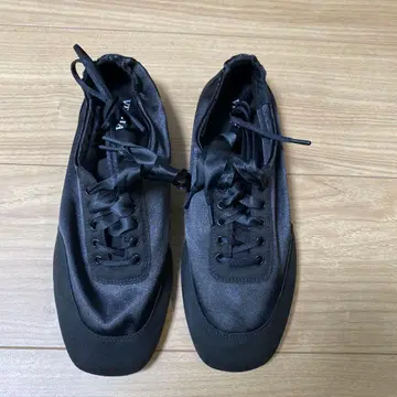 [ 새상품 ] VIVAIA 비바이어 레이스 새틴 스니커즈 리나