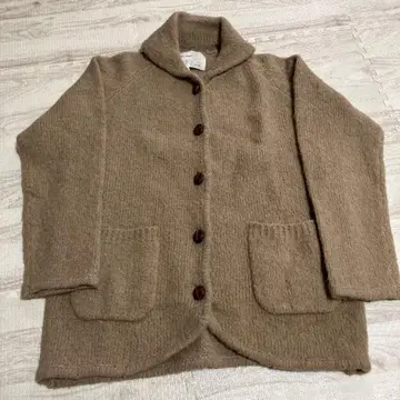 베이지 니트 가디건 버튼 포함