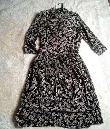 꽃무늬 셋업 블라우스 플리츠 스커트 블랙 계열 일본제