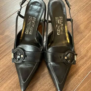Ferragamo 블랙 스틸레토 펌프스