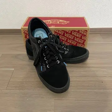 Vans 블랙 스니커즈 그래픽 디자인