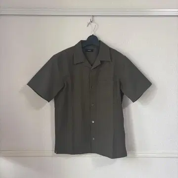 Theory 반팔 셔츠 카키