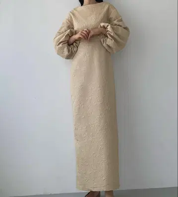 [ 새상품급 ] Louere 푸케 자카드 I 라인 원피스