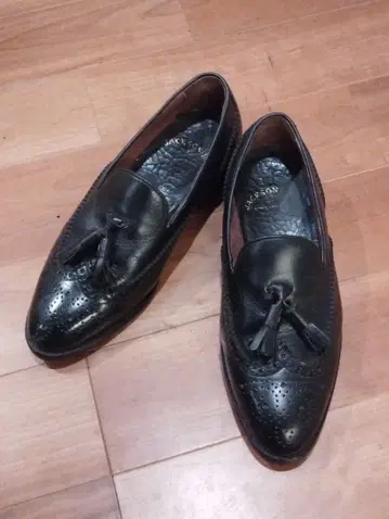 JACKSON 블랙 태슬 장식 드레스 슈즈