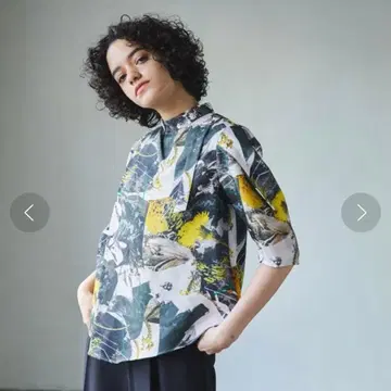 UNITED TOKYO 플로팅 보타니컬 프린트 상의