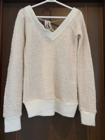 LIZ LISA 아이보리 V넥 니트 긴팔