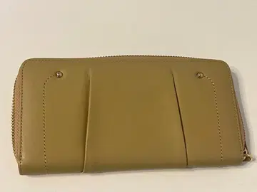 새상품급 ILLUMS 베이지 가죽 장지갑 지퍼 포함