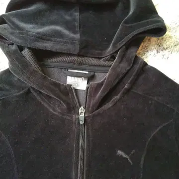 PUMA 블랙 후드 부착 후드티 벨로아