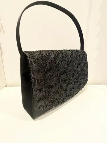 블랙 포멀 백 엠보싱 가공