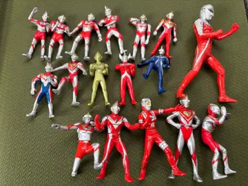울트라맨 피규어 17개