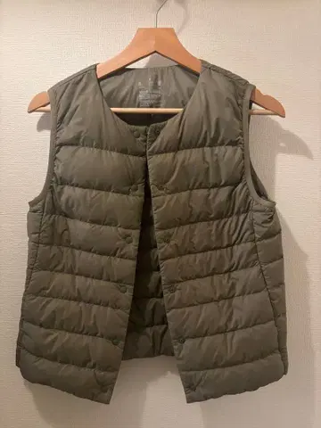무인양품 경량 다운 노카라 베스트 카키 S 사이즈