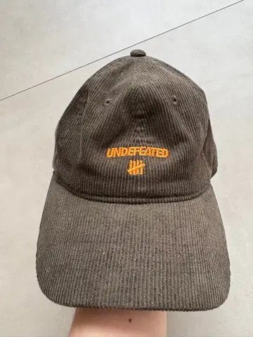 UNDEFEATED 코듀로이 캡 올리브