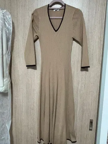 새상품급 overE 베이지 니트 원피스