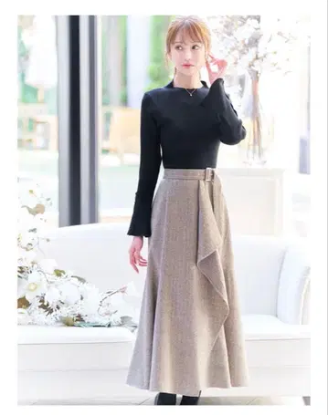 [새상품급] 에밀리아 위즈 비대칭 드레이프 스커트 S 사이즈
