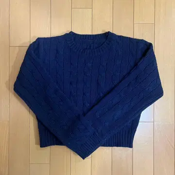 네이비 케이블 짜임 크롭 긴팔 스웨터