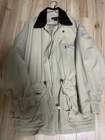 GUESS 베이지 자켓