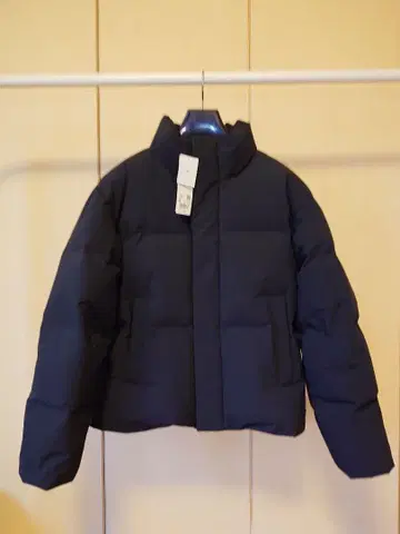 유니클로 심리스 다운 자켓 M 사이즈 블랙