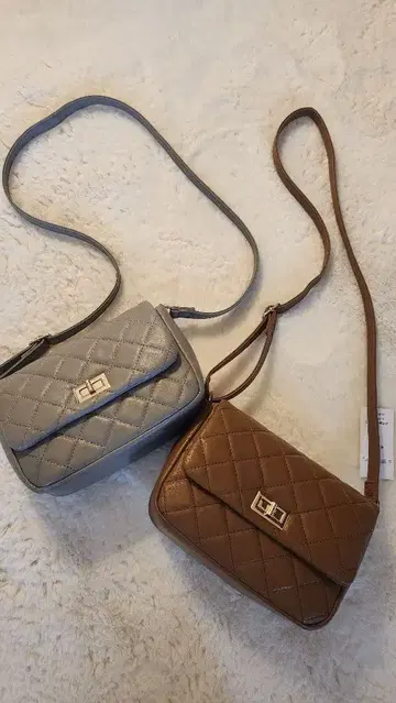 미사용품 퀼팅 숄더백 2종 세트 (브라운, 그레이)