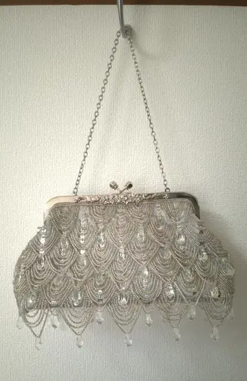 노브랜드 관혼상제 파티용 핸드백 비즈 장식 실버 계열
