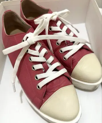 힐즈아베뉴 핑크 에나멜 스니커즈 24cm