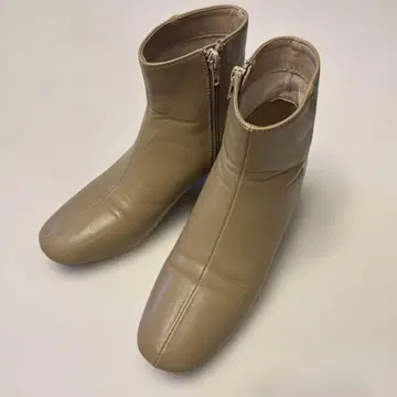 베이지 가죽 숏부츠