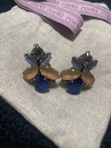 rada 꽃 모티브 귀찌