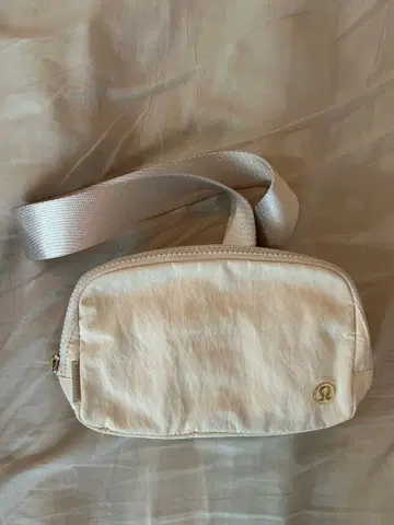 룰루레몬 숄더백 화이트