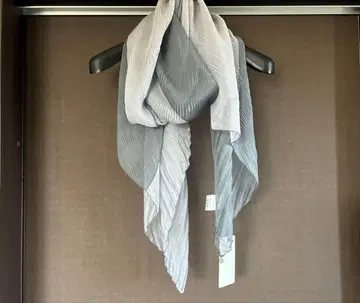 새상품 라핀 배색 소프트 플리츠 스톨