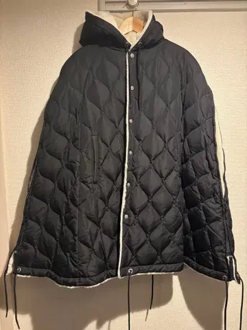 TAION 블랙 다운 후드 부착 판초