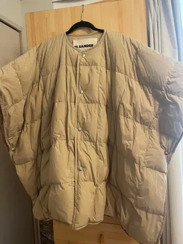 질 샌더 베이지 다운 자켓 판초