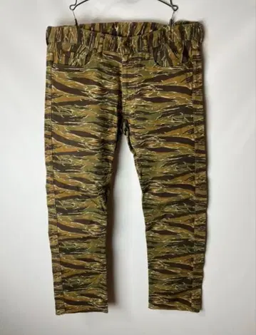 재팬 블루진스 슬림 테이퍼드 앵클컷 팬츠 W31 카모플라쥬