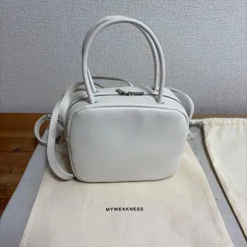 MYWEAKNESS 화이트 숄더백
