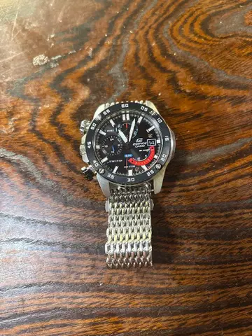 카시오 브랜드의 Edifice EQS-920 크로노그래프 손목시계입니다.