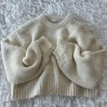 크림색 울 혼방 스웨터