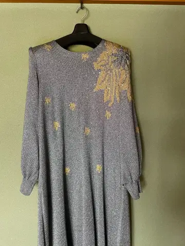 파티용 라메사 니트 원피스 골드 컬러 자수