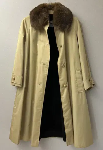 Aquascutum(영국) 베이지 퍼(fur) 부착 롱 코트