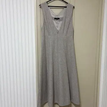 새상품급 UNTITLED 그레이 V넥 오버롤 스커트 가을/겨울 상품