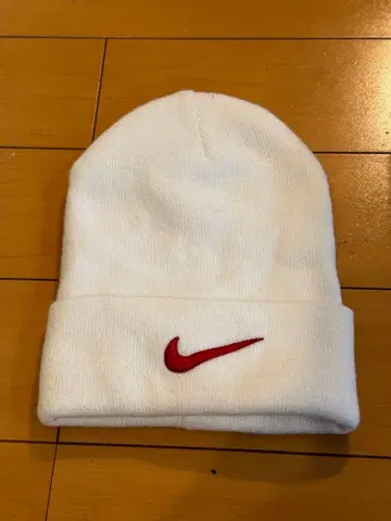 Nike 화이트 니트 모자