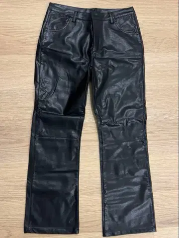 블랙 가죽 플레어 팬츠
