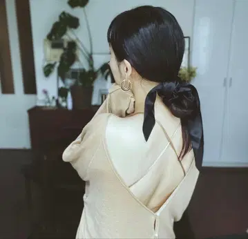 TRESSE 토레스 Sophie 실크 스크런치