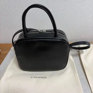 MYWEAKNESS 가죽 숄더백 블랙