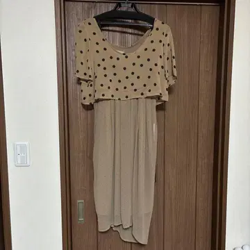 나노 유니버스 베이지 도트 무늬 반팔 원피스