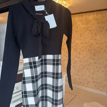 미첼 마카롱 리본 포함 블랙 화이트 체크 니트 원피스 미사용 새상품