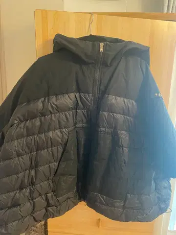 TATRAS 블랙 판초 다운 자켓