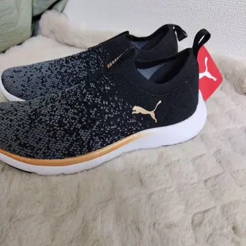 PUMA 슬립온 스니커즈 블랙/골드