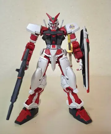 (오늘만 가격 인하) 1/100 건담 아스트레이 레드 프레임 도색 완료품