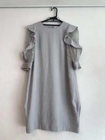 그레이 프릴 무릎 기장 원피스